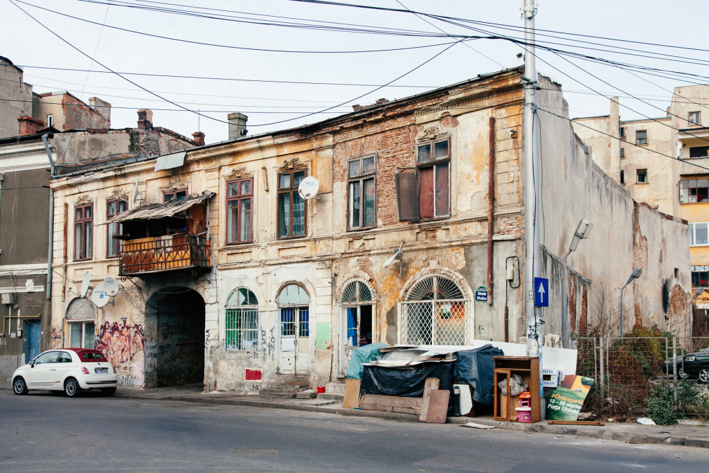 Sfinților 13